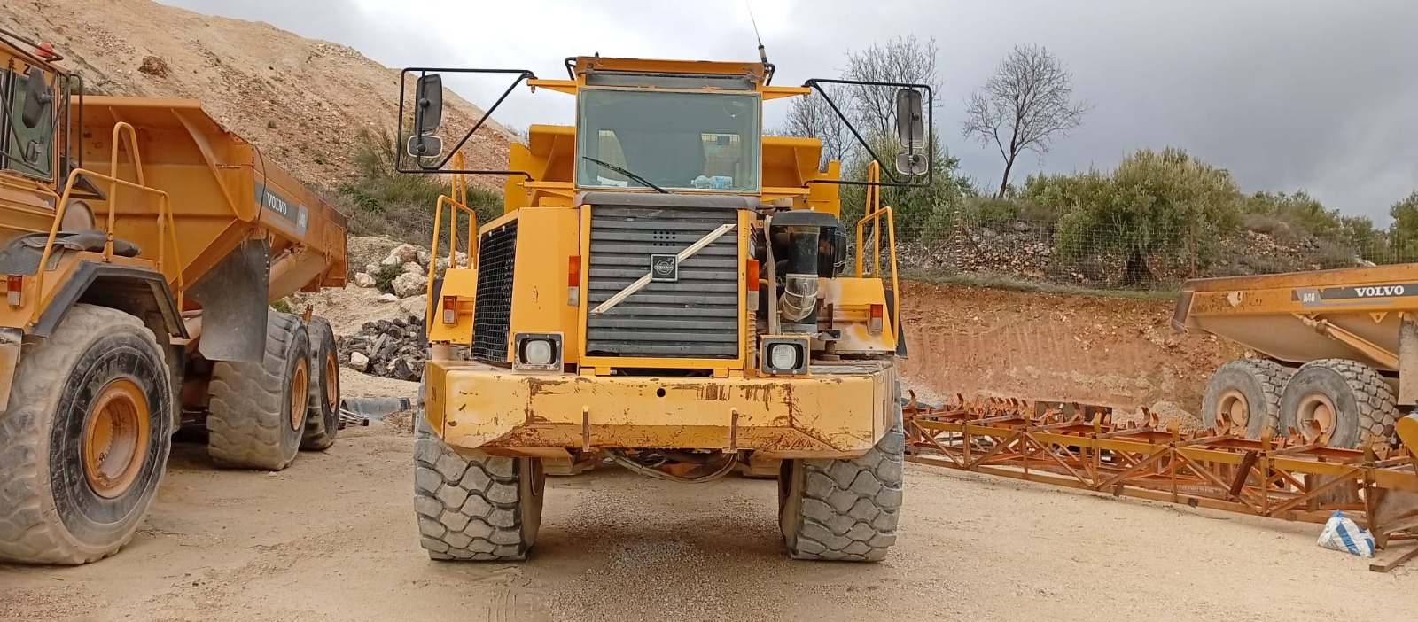 Volvo A40 frontal en desguace de maquinaria en Córdoba