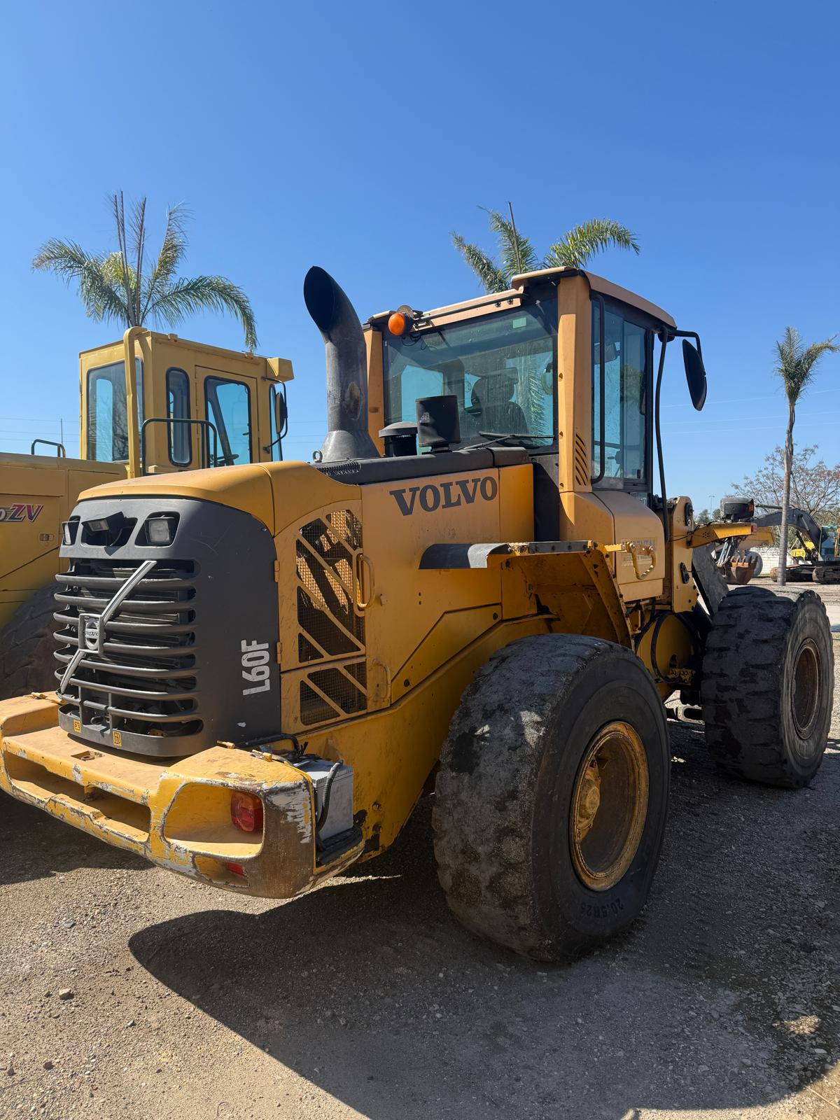 Volvo L60F 2009 disponible - vista lateral