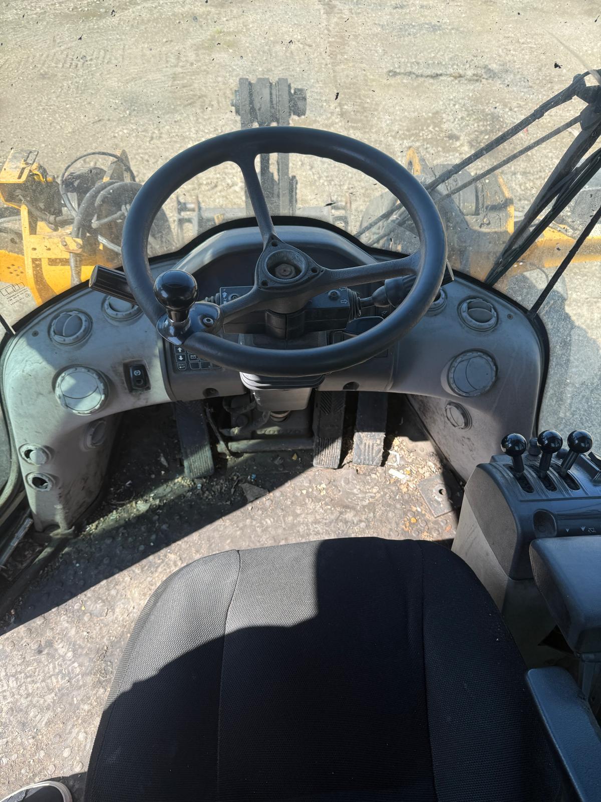 Cabina de la Volvo L60F 2009 disponible