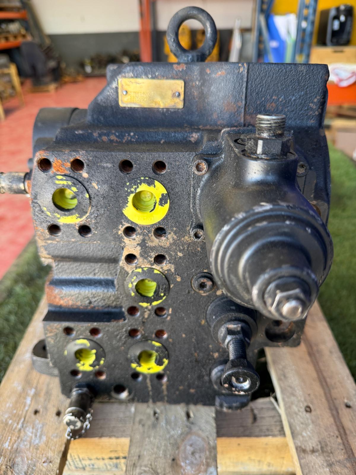 Distribuidor hidráulico Volvo A40 referencia 11063549 vista 3