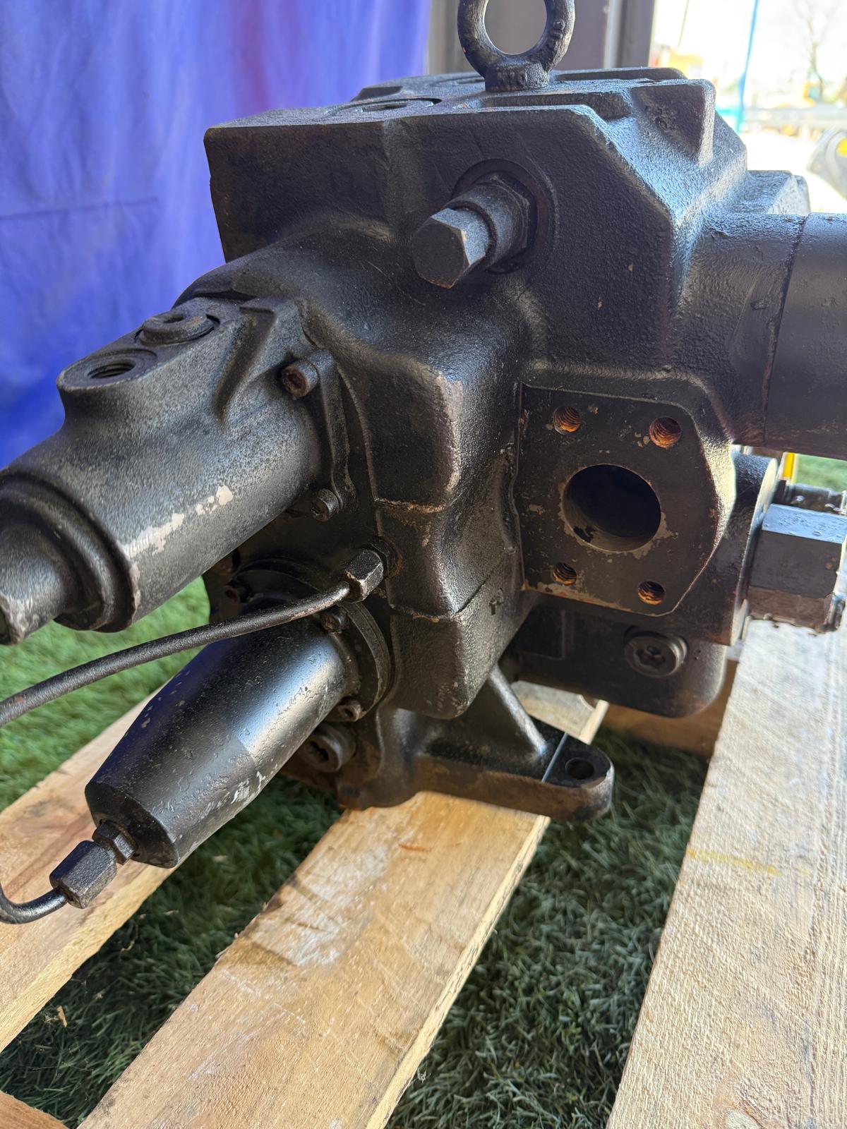 Distribuidor hidráulico Volvo A40 referencia 11063549 vista 4