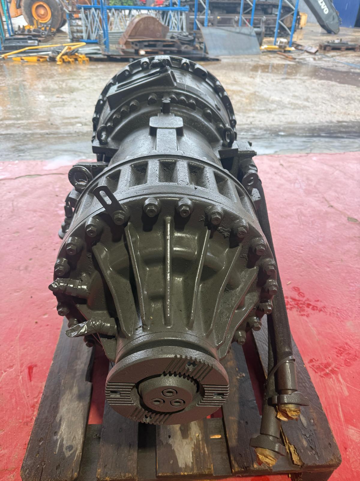 Servotransmisión Volvo referencia 22418 vista lateral