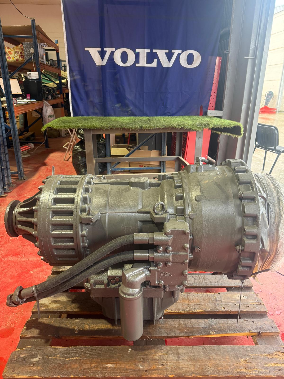 Vista adicional de servotransmisión Volvo referencia 22418 compatible con A35E y A40E