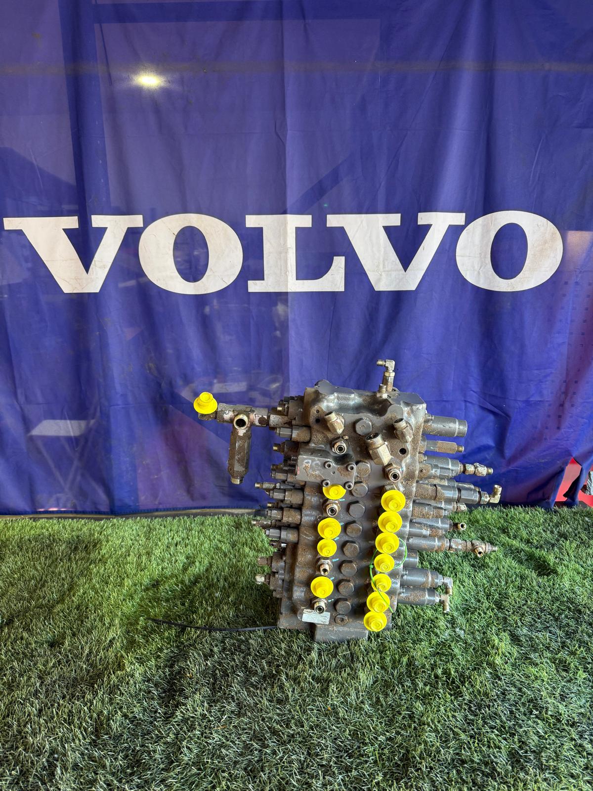 Distribuidor hidráulico Volvo 14588572 vista 1