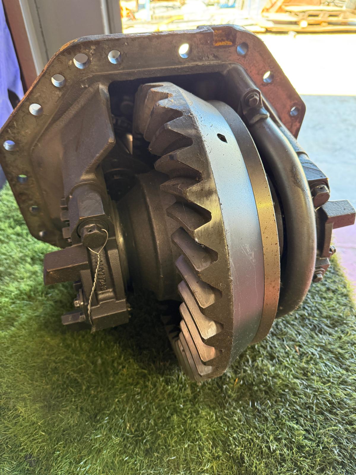 Grupo cónico Volvo 11102792 vista 2