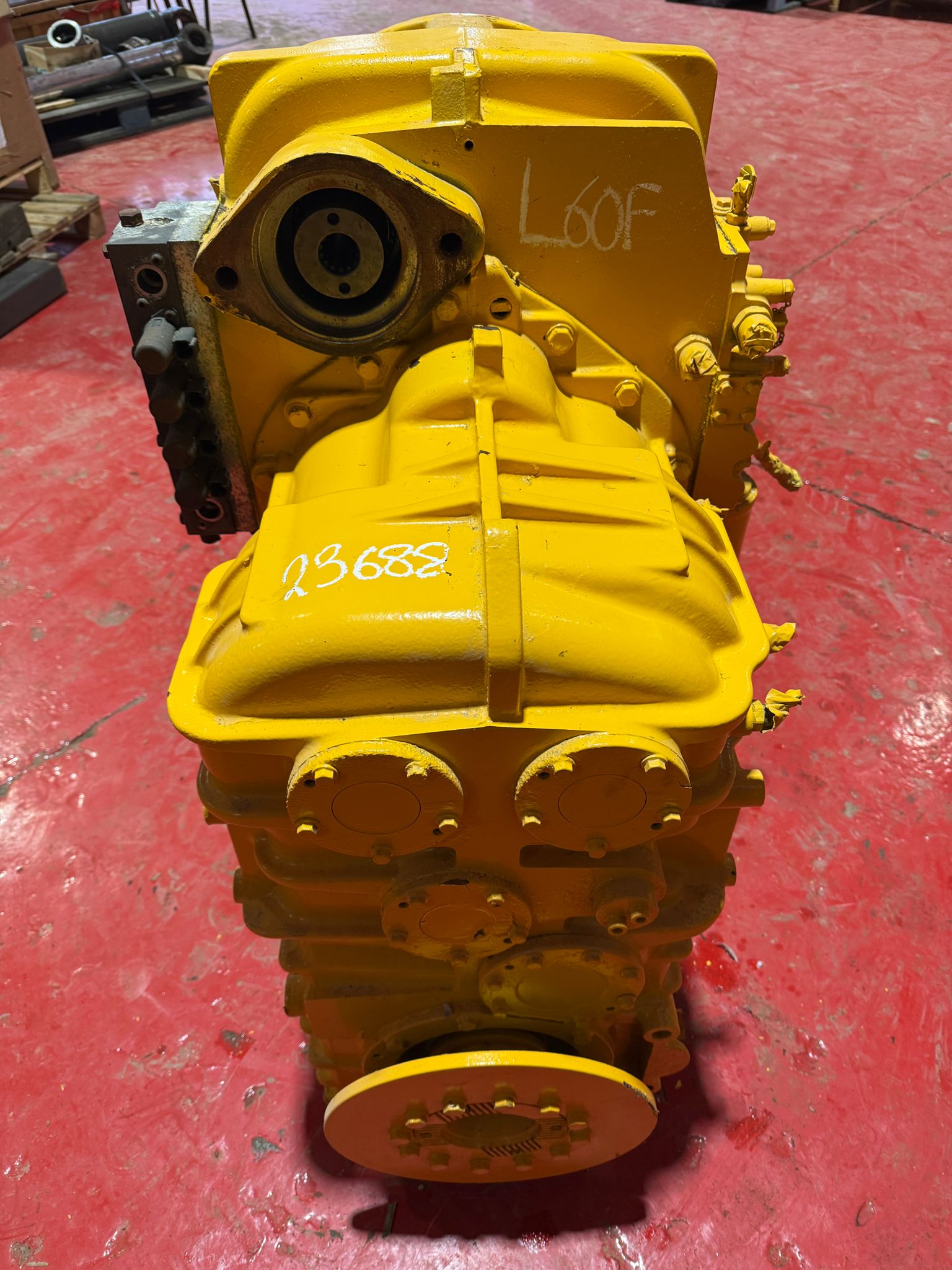 Servotransmisión Volvo L60F referencia 22734 vista lateral